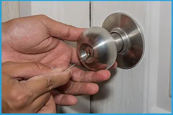 Lock Locksmith Services Bronx, NY 718-304-2929 - 14-unlock-door